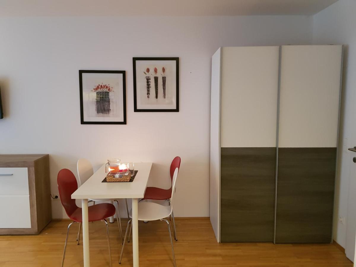 Bullsliving Kaisermuehlen Apartment Erni Next To Uno City Виена Екстериор снимка