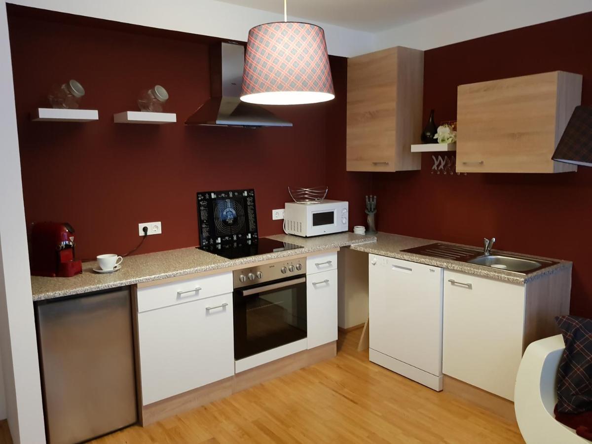 Bullsliving Kaisermuehlen Apartment Erni Next To Uno City Виена Екстериор снимка